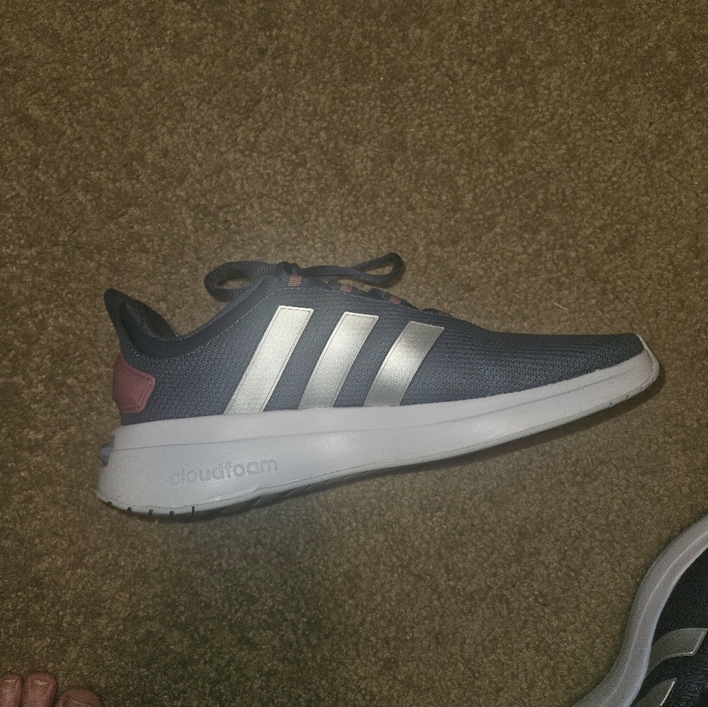 Adidas Cloud FoamNavy and Silver Sneakers Like New